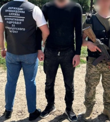 Біля кордону на Одещині затримали утікача з дитячим надувним матрацом