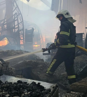 Не тільки по &quot;Епіцентру&quot;: ворог вдарив по Центральному парку Харкова