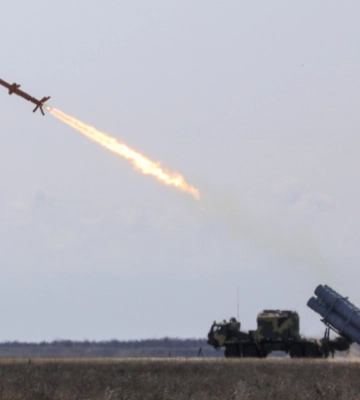російські окупанти обстріляли гіпермаркет &quot;Епіцентр&quot; в Харкові. Наразі відомо про 33 постраждалих