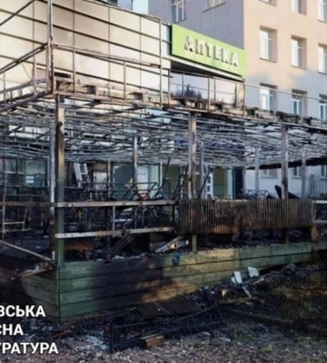 У Харкові затримали зловмисника, який спалив літній майданчик кафе