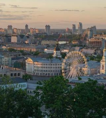 Незламна та непереможна столиця: фантастичні привітання у картинках з Днем Києва