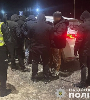 На Львівщині четверо чоловіків від 16 до 27 років ув&#039;язнили місцевого та вимагали неіснуючий борг