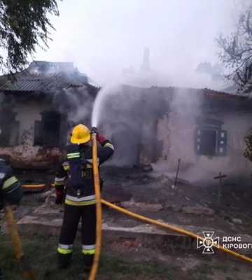 На Кіровоградщині пожежа у приватному будинку забрала життя жінки та ії маленької доньки (ФОТО)