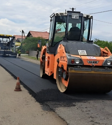 На Прикарпатті на двох ділянках дороги починають ямкові ремонти