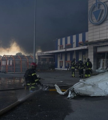 Російський удар по «Епіцентру» в Харкові: з’явилося відео зсередини гіпермаркету в момент удару
