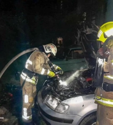У Здолбунові вогонь знищив легковий автомобіль
