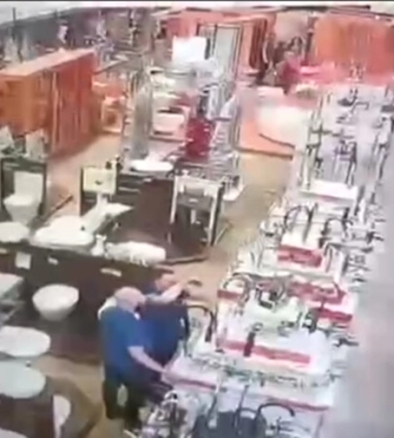 Обстріл «Епіцентру» в Харкові: з’явилося відео зсередини гімермаркету в момент удару