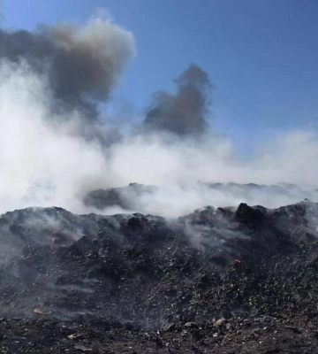 На Одещині гасили масштабну пожежу на звалищі