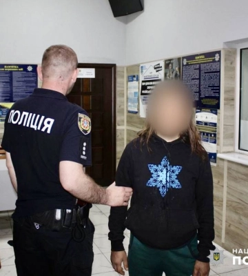 В Одесі знайшли жінку, яка підтерлася прапором на меморіалі загиблим героям: вона була п`яна і просила вибачення