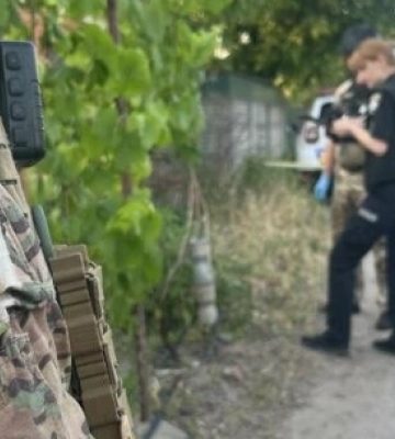 На Полтавщині в Кременчуці поліція вилучила у чоловіка гранату та пістолет