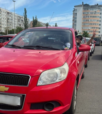 У Франківську відбувається автодень “На колесаХ” : фото та відео