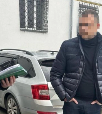 Пів мільйона гривень хабаря за непроведення позапланової перевірки підприємства: на Київщині судитимуть посадовців Держпраці