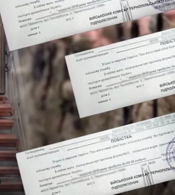 У мережі стверджують, що чоловік порізав вени у ТЦК на Київщині. У військкоматі заперечують, кажуть: спроб самогубства він не вчиняв, а втік. ФОТО