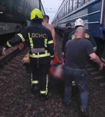 Небезпечні розваги: На Київщині підліток ледь не загинув на залізничній колії (ФОТО)