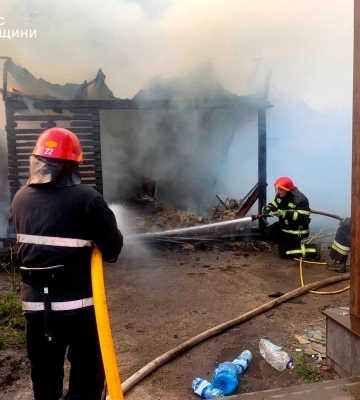 В Охтирці вогнеборці врятували житловий будинок (відео)