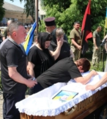 Горохівська громада попрощалась із захисником Романом Качуром