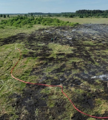 Залучили екскаватор і місцевих: на Волині локалізували пожежу на торф&#039;янику