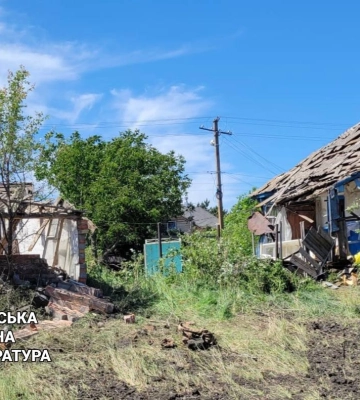 РФ из авиации ударила по селу на Чугуевщине: ранена пенсионерка 
