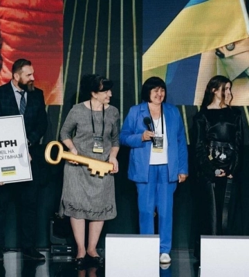 Jerry Heil та alyona alyona зібрали кошти на відбудову Великокостромської гімназії