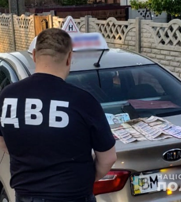 На Сумщині викрито працівника автошколи на махінаціях з іспитами з водіння