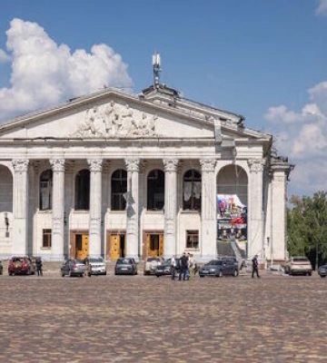 Чернігівський драмтеатр закривають на невизначений термін через мобілізацію акторів та працівників