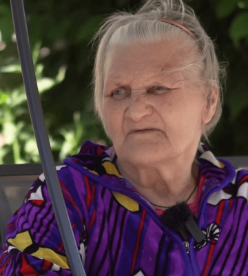 У шелтері Дніпра живе 81-річна жінка з Донеччини, дім якої зруйнував ворожий снаряд