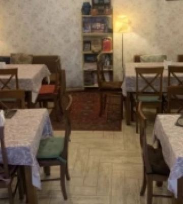 В історичному центрі Ужгорода продають цукерню-ресторацію. ФОТО