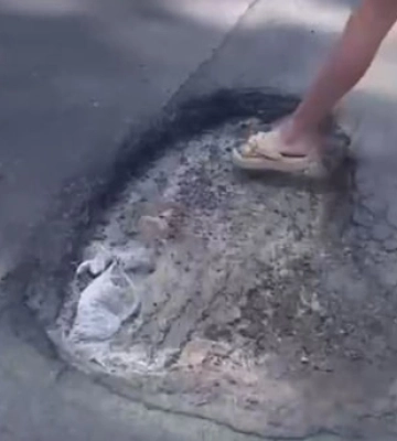Вся у вибоїнах: в мережі показали дорогу на Світязь (відео)