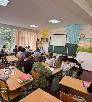 Школярі Дніпра йдуть на канікули: оголошені дати закінчення навчання