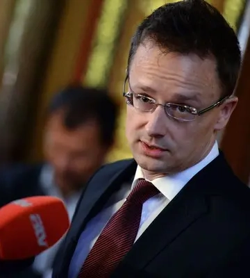 Глава МЗС Угорщини: Європейські політики висувають все більш божевільні ідеї щодо підтримки України