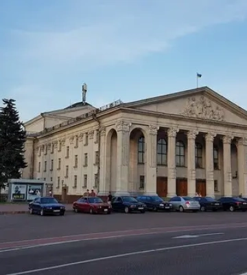 Забрали майже всіх чоловіків: Чернігівський драмтеатр припинив роботу