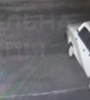П’яний молодик у Львові заліз на парковку та намагався вкрасти авто охоронця (ВІДЕО)