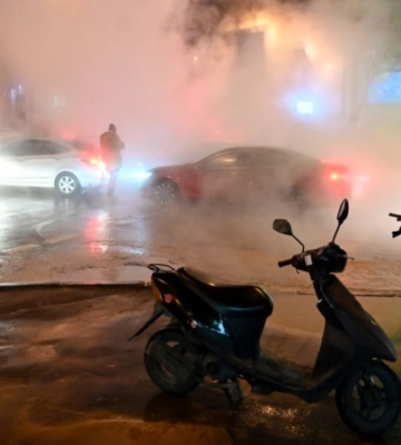 КМДА: Києві на вулиці Антоновича частково відновили рух транспорту після пошкодження тепломагістралі
