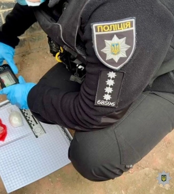 В Одесі затримали розповсюджувачку метадону з майже сотнею згортків, - ФОТО