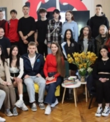 Сирні булки «підірвали» Tik Tok: луцькі студентки розказали про свій бізнес