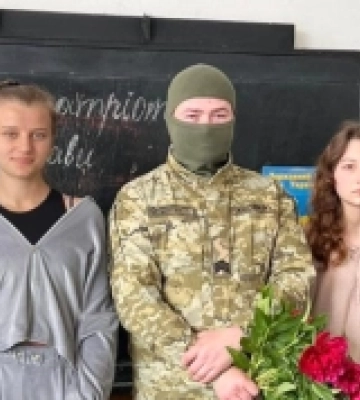 У прикордонному селі на Волині до рідного ліцею завітав захисник України