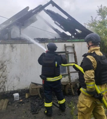 В селі Новокаїри на Херсонщині рятувальники загасили пожежу: горів будинок