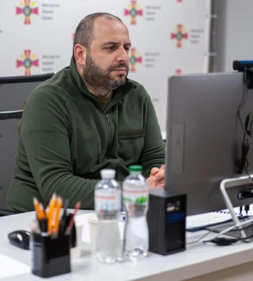 Умеров призвал соседние страны закрыть небо над западными областями Украины