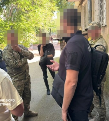 Посадовець Одеського ТЦК робив військовозобов&#039;язаних &quot;непридатними&quot; в базі даних
