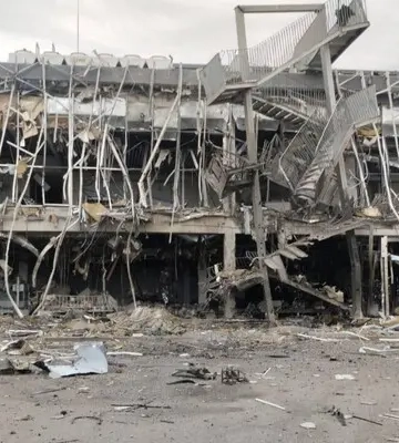 По аеропорту в Запоріжжі росіяни вдарили ракетою Х-59: прокуратура відкрила справу