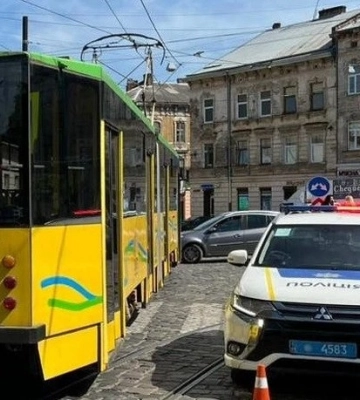У Львові трамвай збив жінку: що відомо (ВІДЕО)