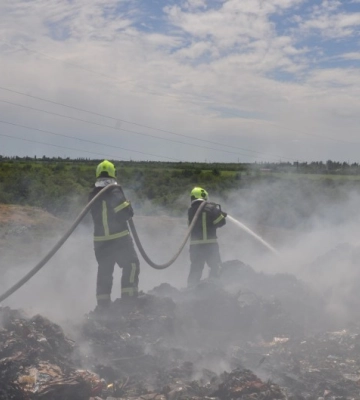 У Кропивницькому понад добу підрозділи ДСНС ліквідовували пожежу на міському сміттєзвалищі