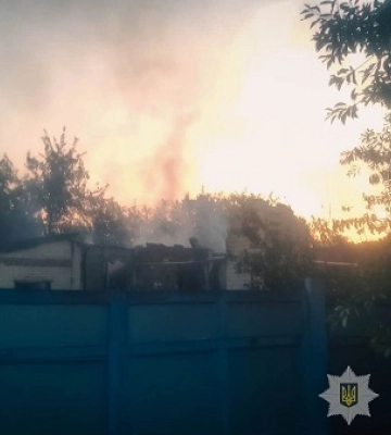У Великій Писарівці внаслідок ворожих ударів загорівся житловий будинок
