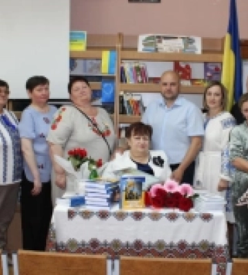 В Рахові презентували книгу поетеси Марії Кокіш-Гриник «Нескорені Лицарі Срібної Землі»
