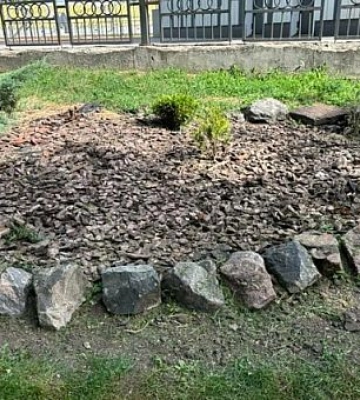 У парку Мершавцева Кривого Рогу обікрали клумбу