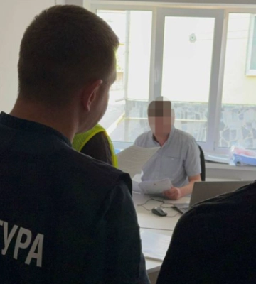 В Винницкой области сотрудника ЦНАПа разоблачили на взятке в 2500 долларов