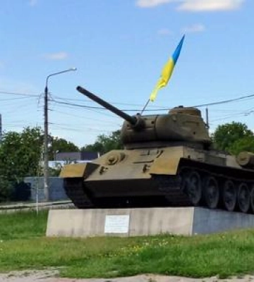 Пам'ятник Танк Т-34 у Полтаві передадуть у музей важкої бомбардувальної авіації