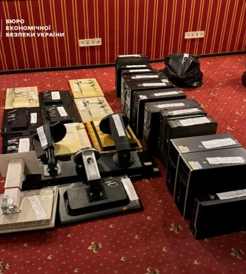 БЕБ на Київщині викрило три незаконні гральні заклади, вилучили понад 70 комплектів техніки