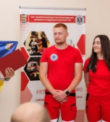 На Закарпатті працівників екстреної медичної допомоги привітали зі святом