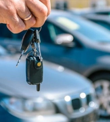 На Рівненщині передали 2 конфісковані автівки спеціальним службам